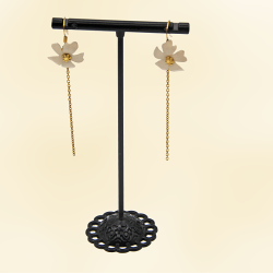 Pendants une fleur en papier