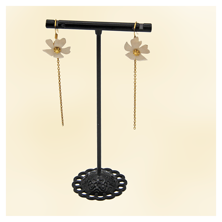 Pendants une fleur en papier