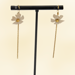 Pendants une fleur en papier