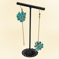 Pendants fleurs asymétriques