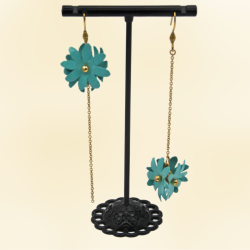Pendants fleurs asymétriques