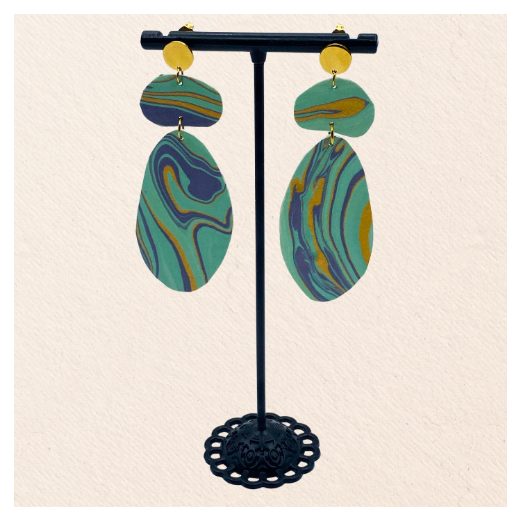 Pendants en papier vert, mauve et or